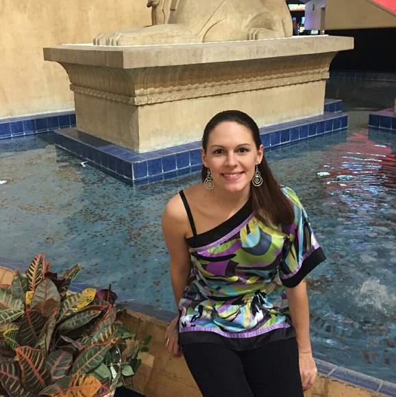 Meet your Posher, Mckenzie - Picture 3 of 4